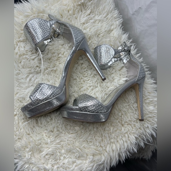 Carlos Santana Heels size 6.5M Silver - Picture 6 of 16